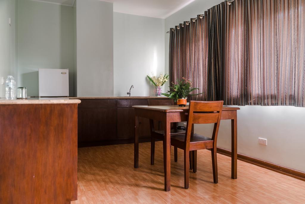 Oftana Suites Mandaue City Exterior photo