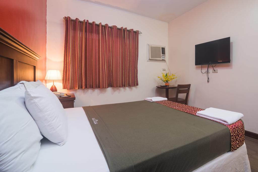 Oftana Suites Mandaue City Exterior photo