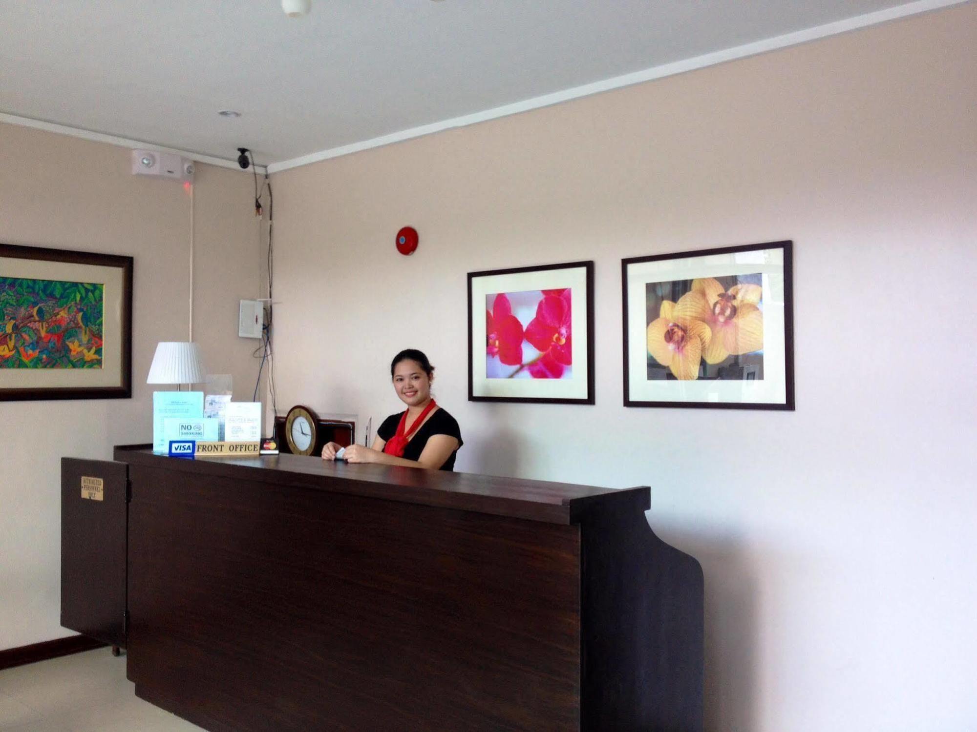 Oftana Suites Mandaue City Exterior photo