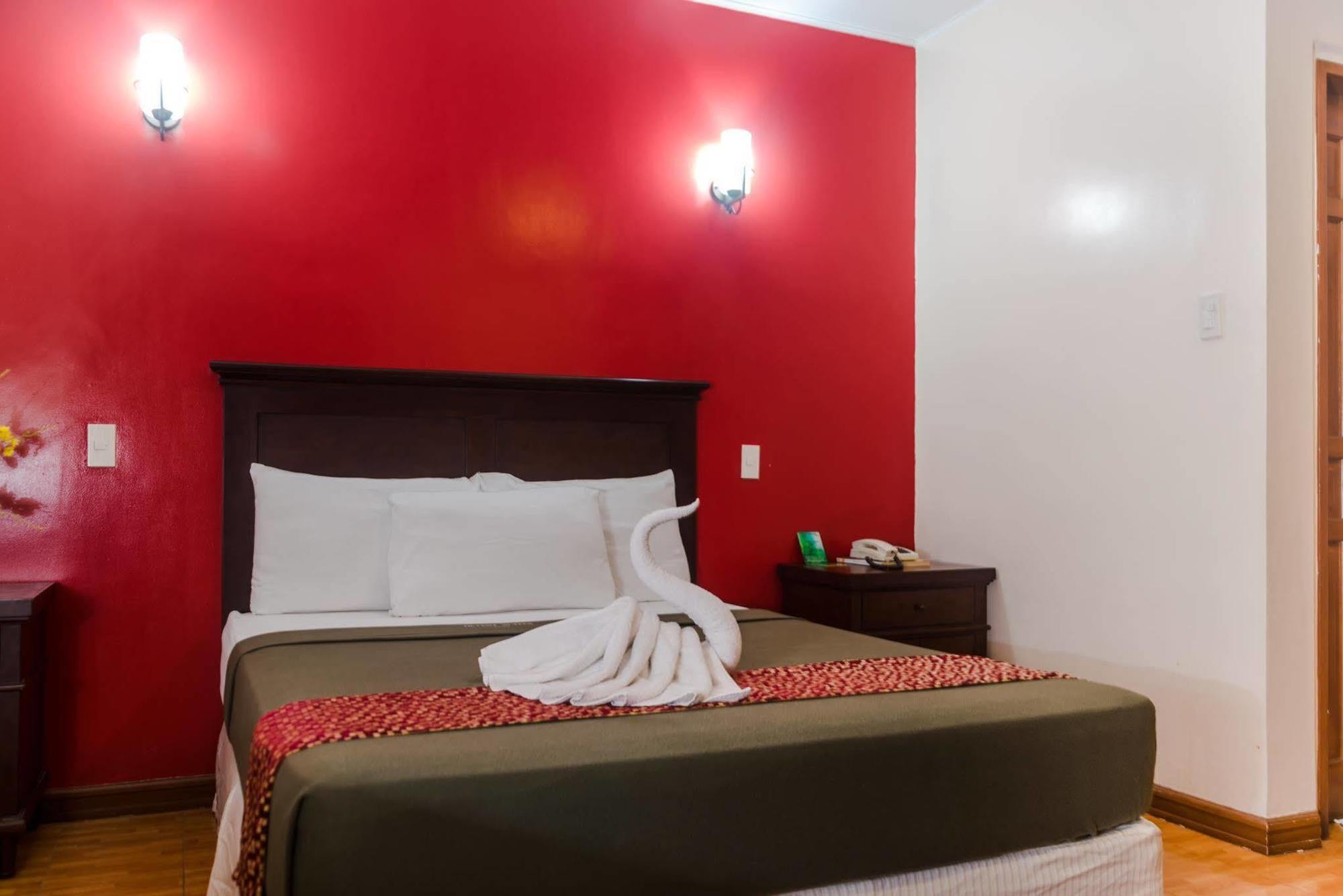 Oftana Suites Mandaue City Exterior photo