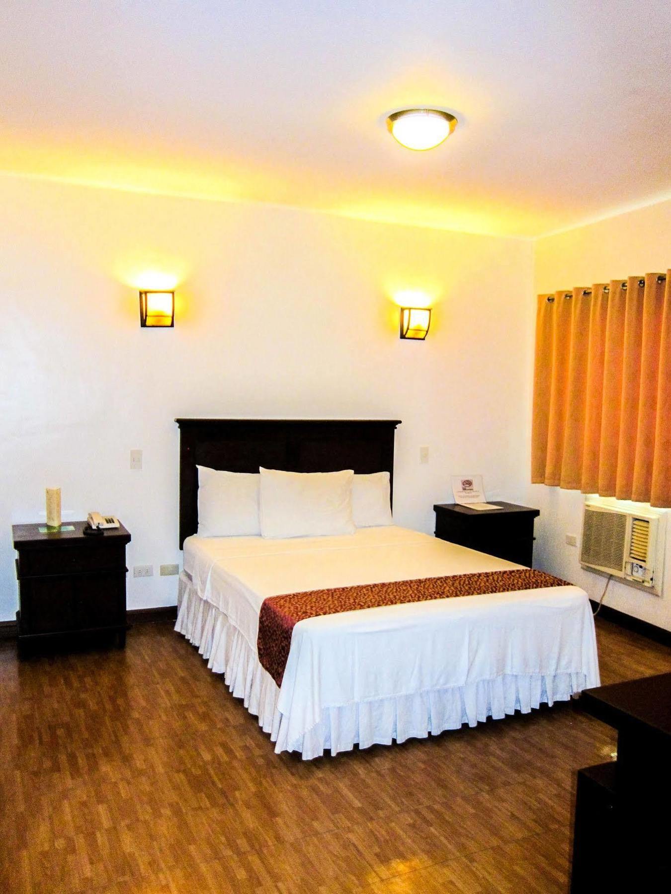 Oftana Suites Mandaue City Exterior photo