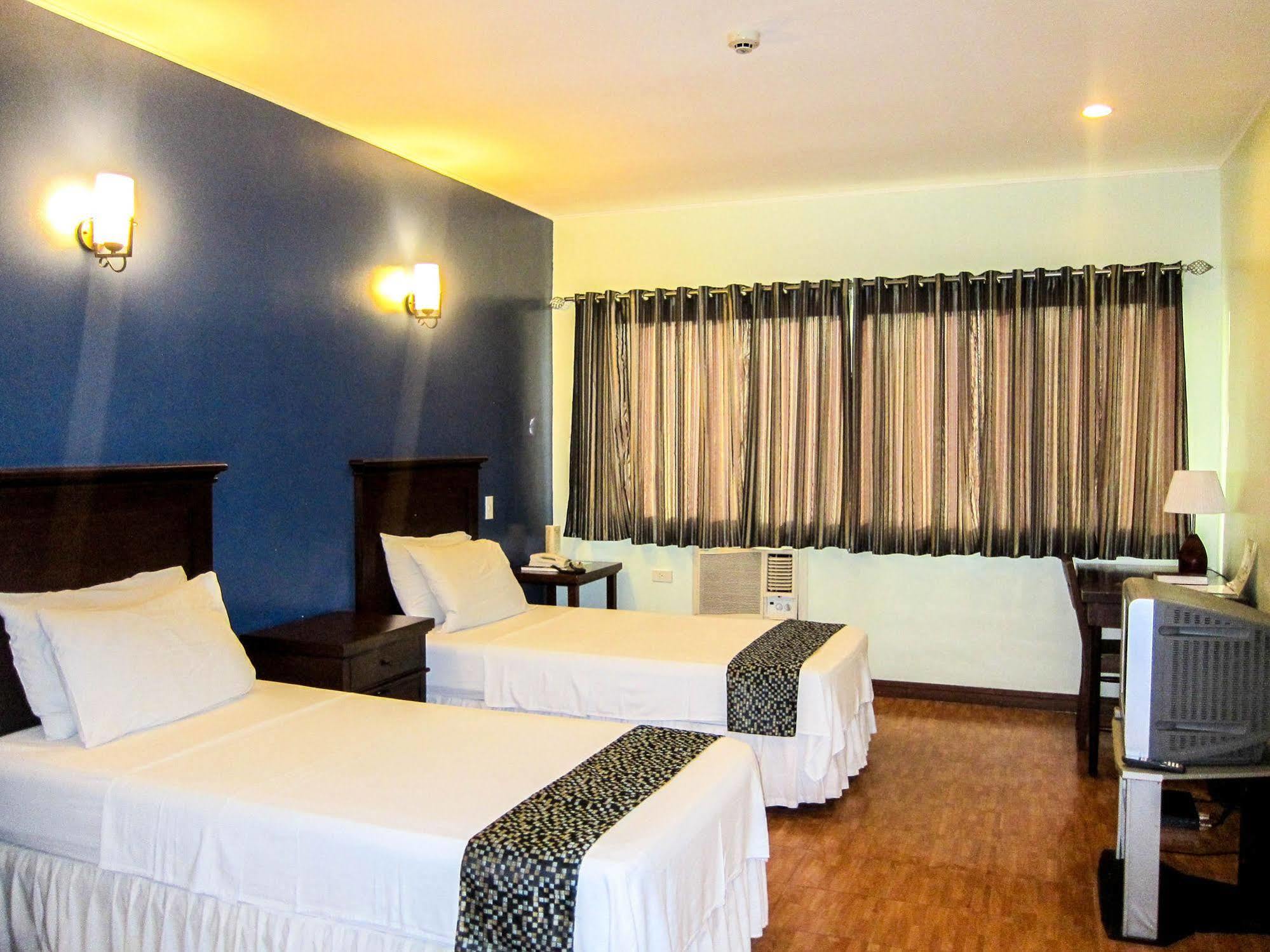 Oftana Suites Mandaue City Exterior photo