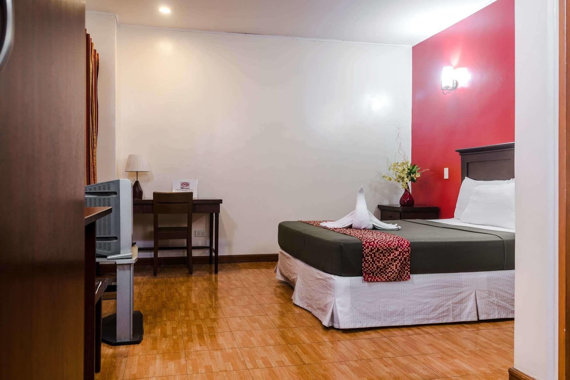 Oftana Suites Mandaue City Exterior photo