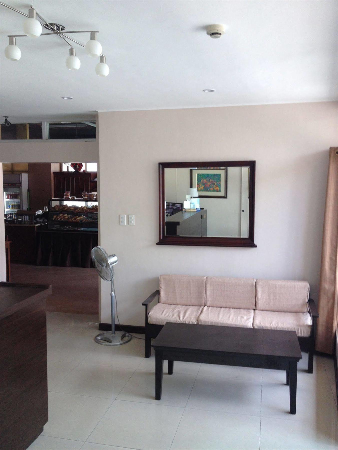 Oftana Suites Mandaue City Exterior photo