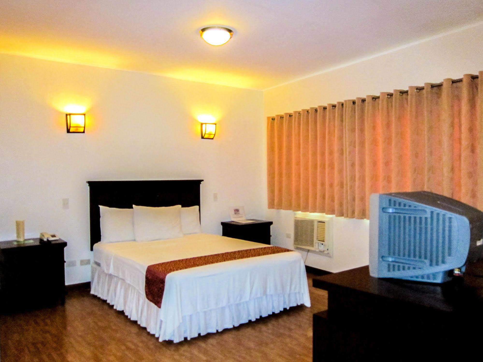 Oftana Suites Mandaue City Exterior photo