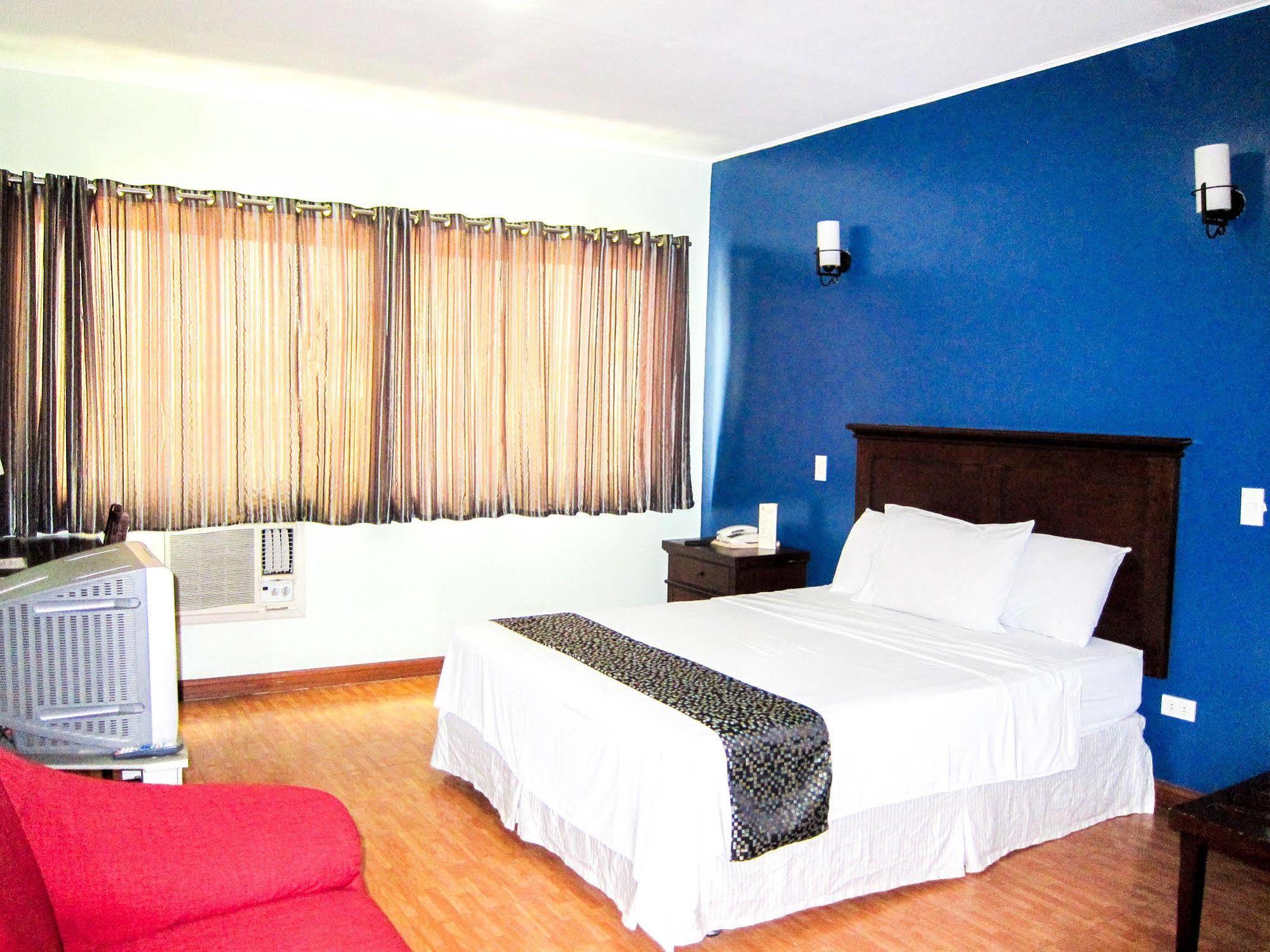 Oftana Suites Mandaue City Exterior photo