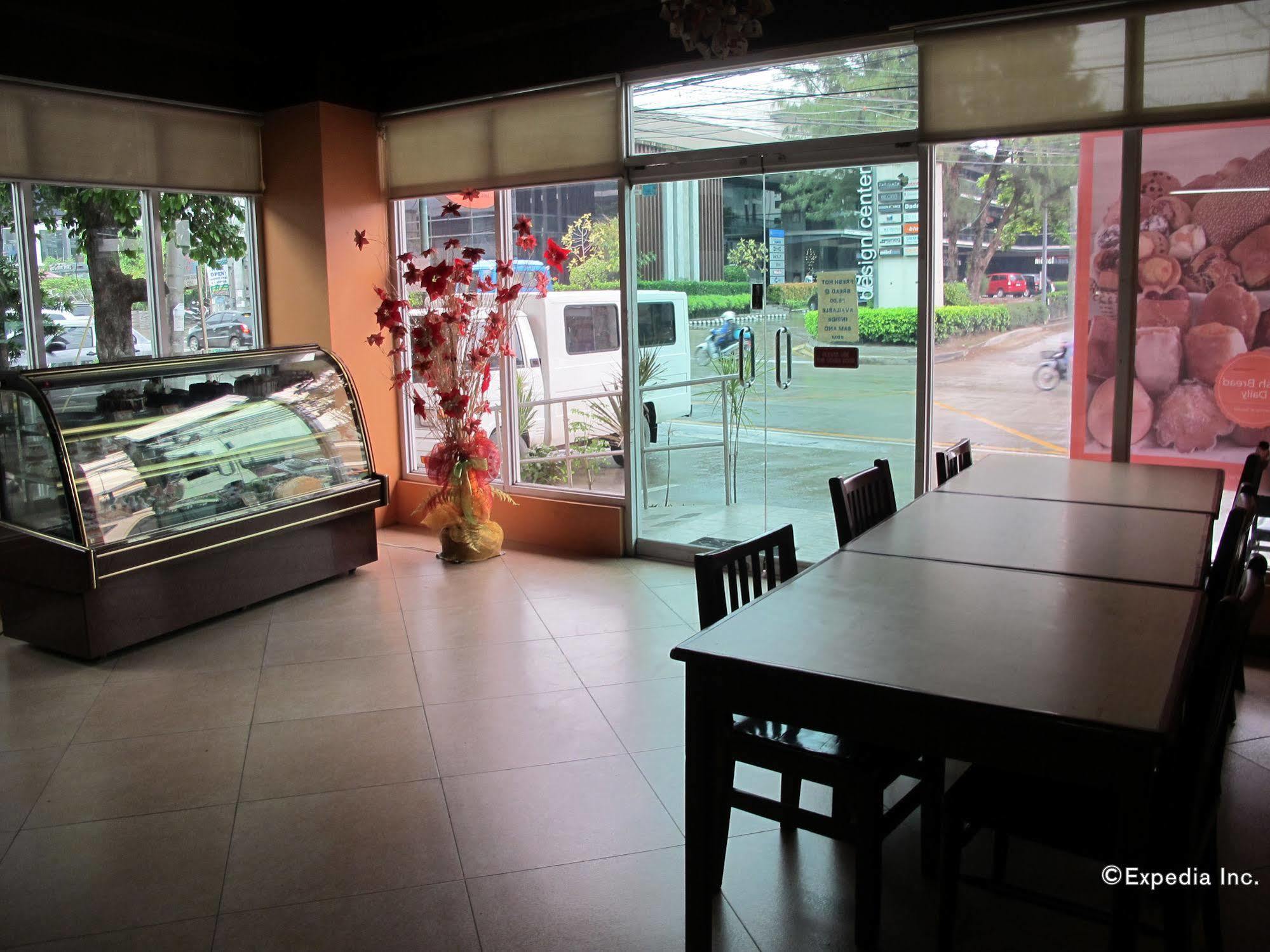 Oftana Suites Mandaue City Exterior photo