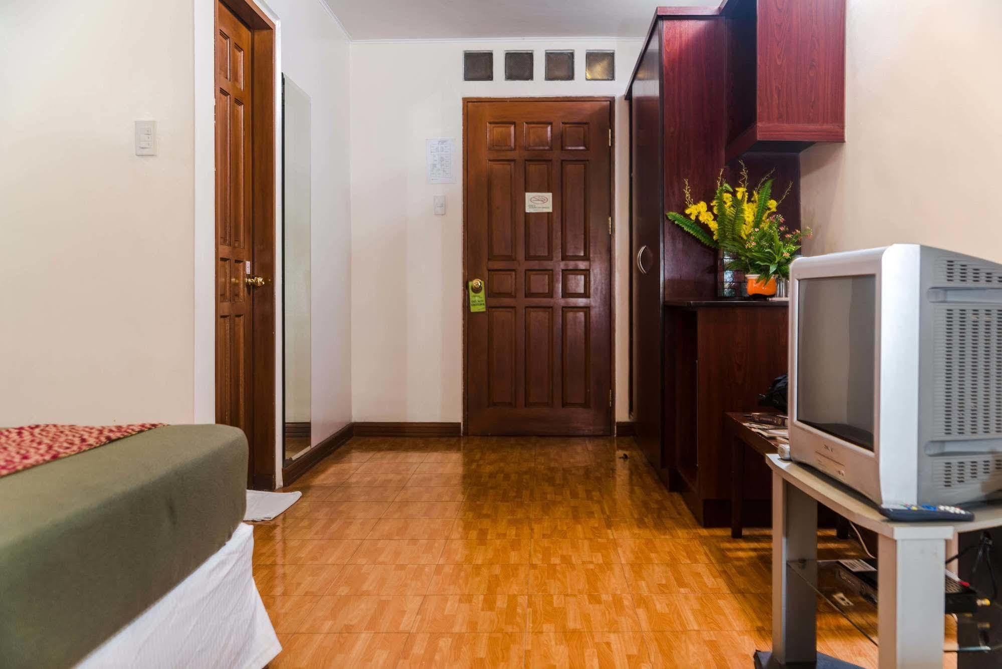 Oftana Suites Mandaue City Exterior photo