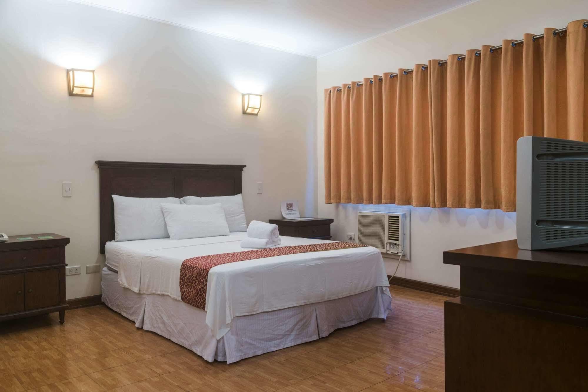 Oftana Suites Mandaue City Exterior photo
