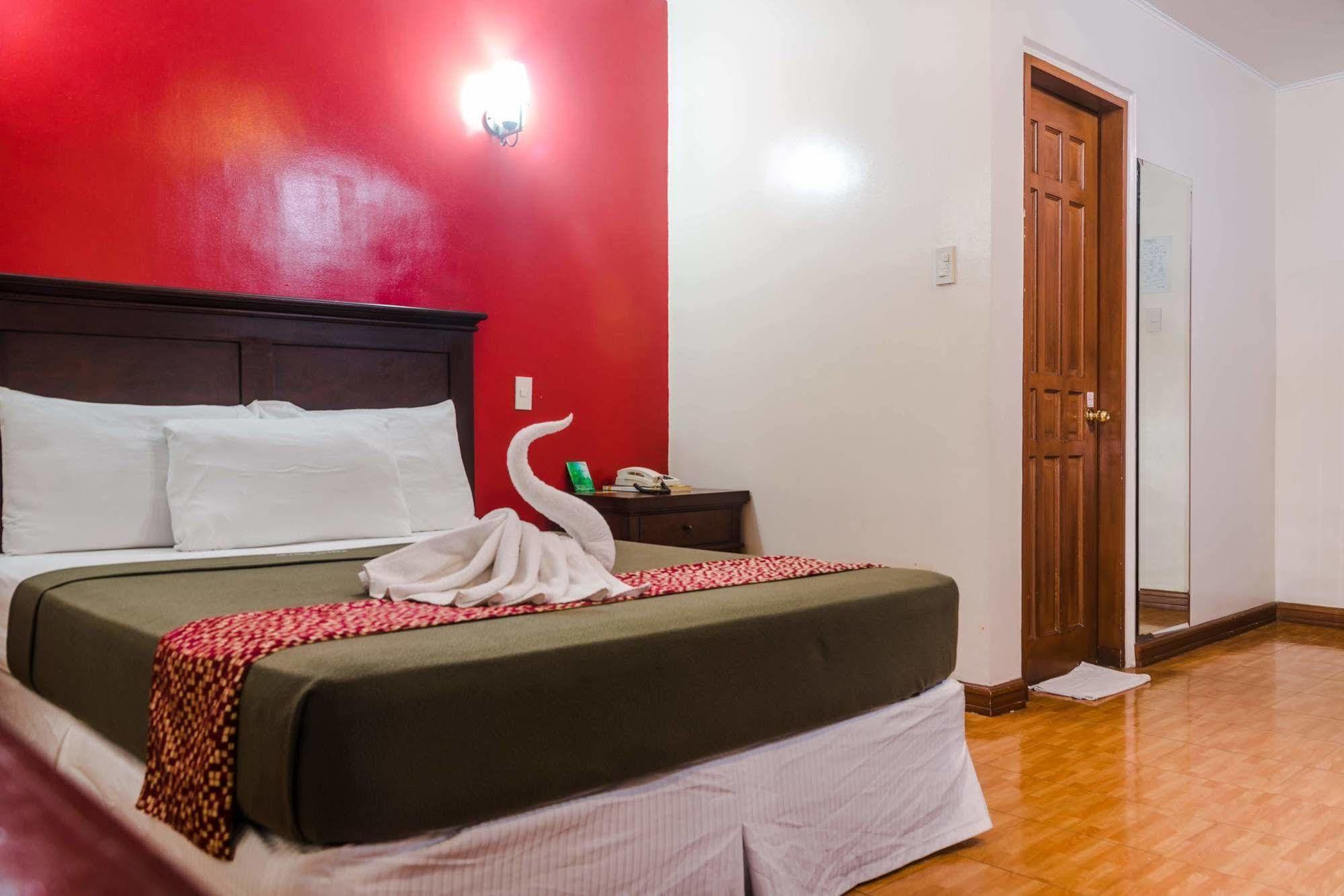 Oftana Suites Mandaue City Exterior photo